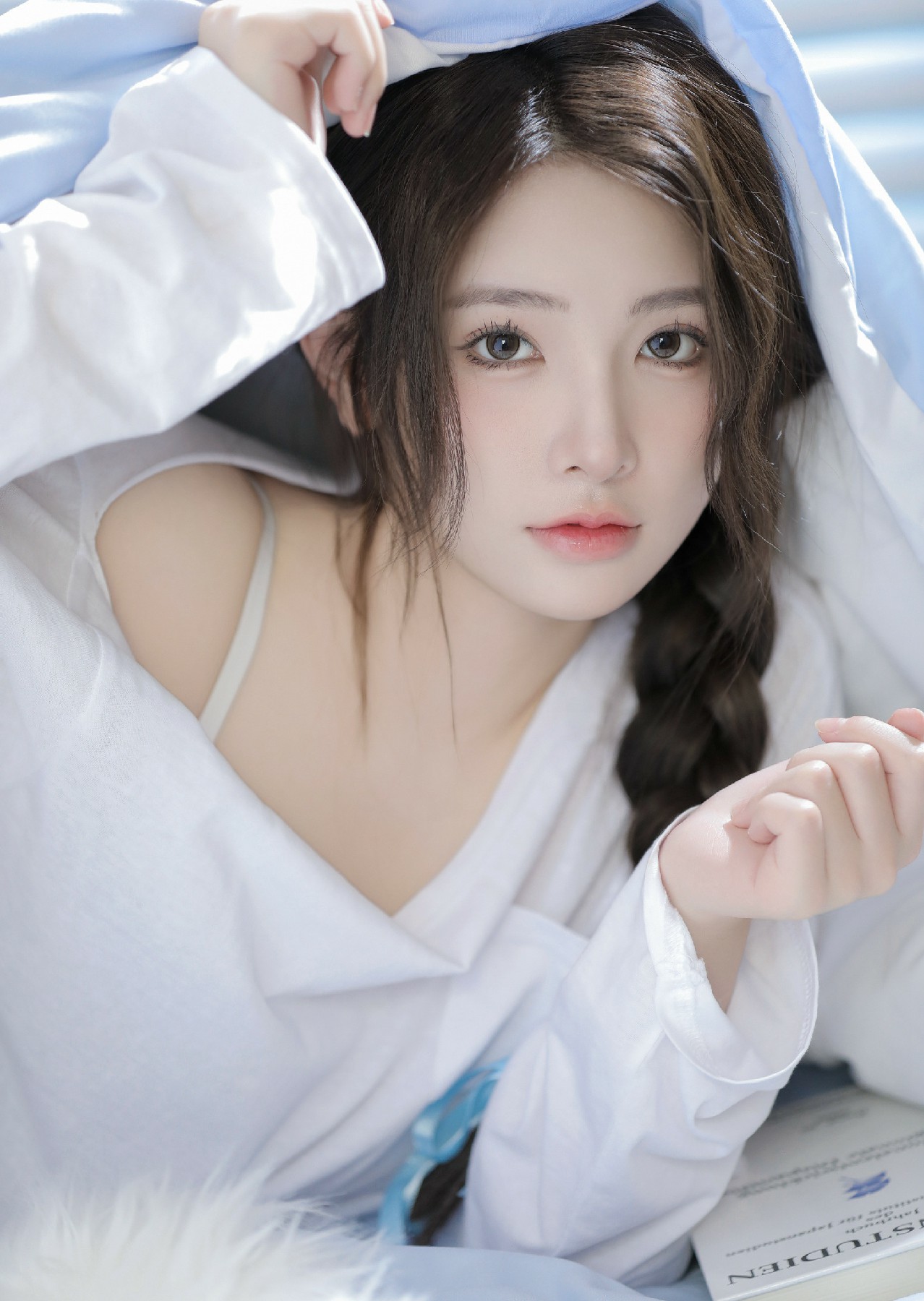 白衬衫+蓝布，温柔居家写真感拉满