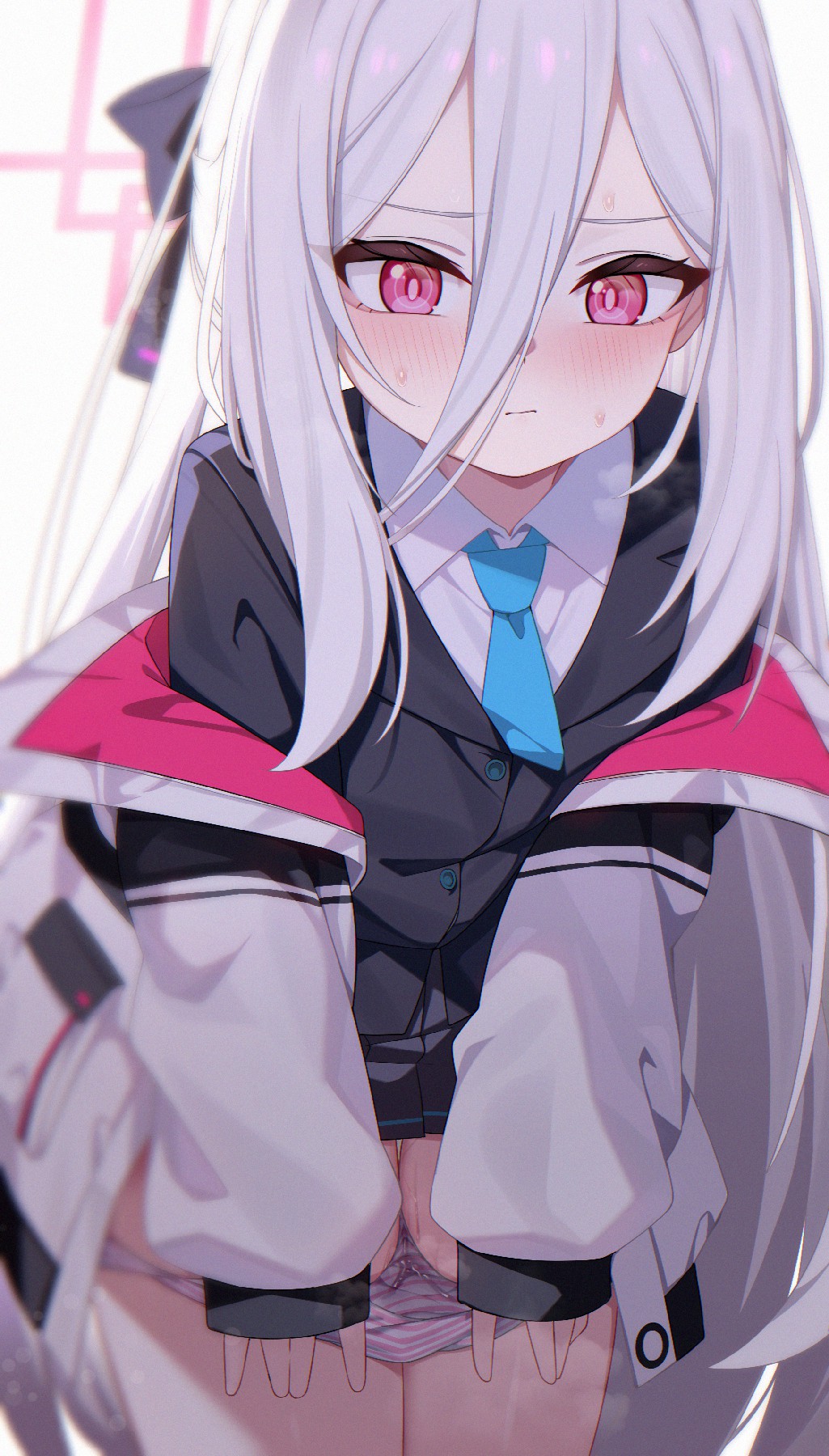 银发红瞳校服萌妹的害羞瞬间