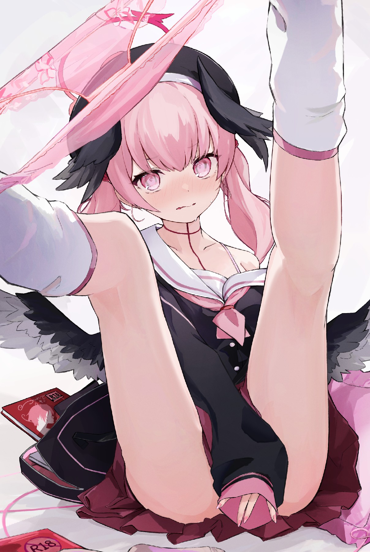 粉发双马尾二次元少女的灵动瞬间