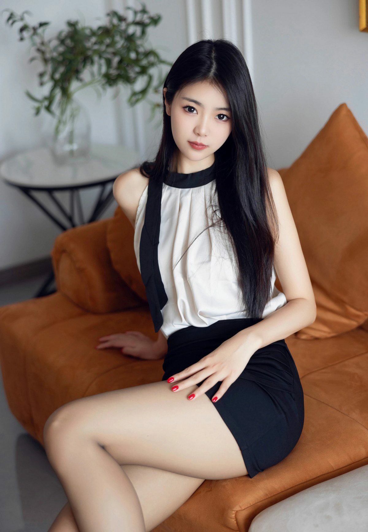 简约通勤风穿搭，温柔气质女孩的居家写真