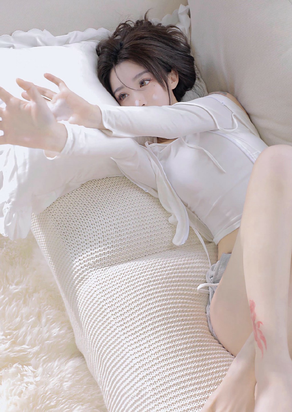 慵懒居家纯欲风 温柔氛围感写真