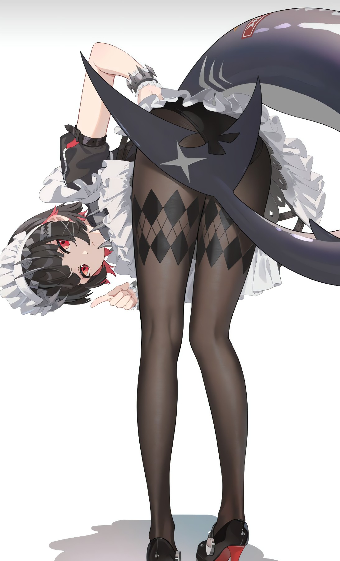 二次元黑丝女仆 奇特尾巴造型吸睛