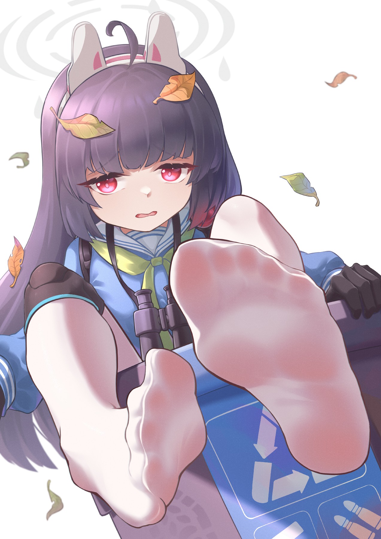 紫发猫耳少女的美足暴击!秋叶氛围感拉满