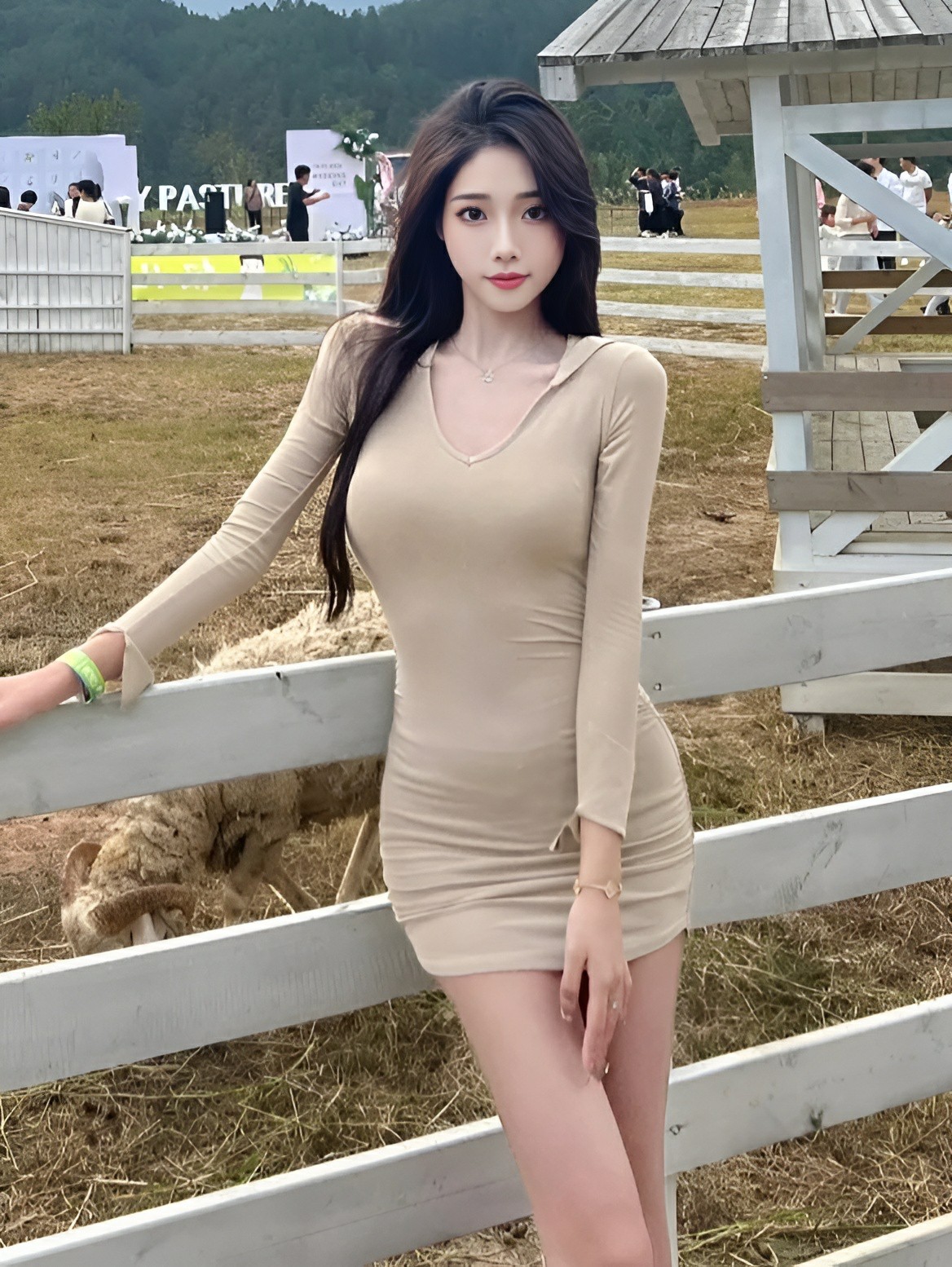 牧场氛围感穿搭｜紧身裙勾勒曼妙身姿