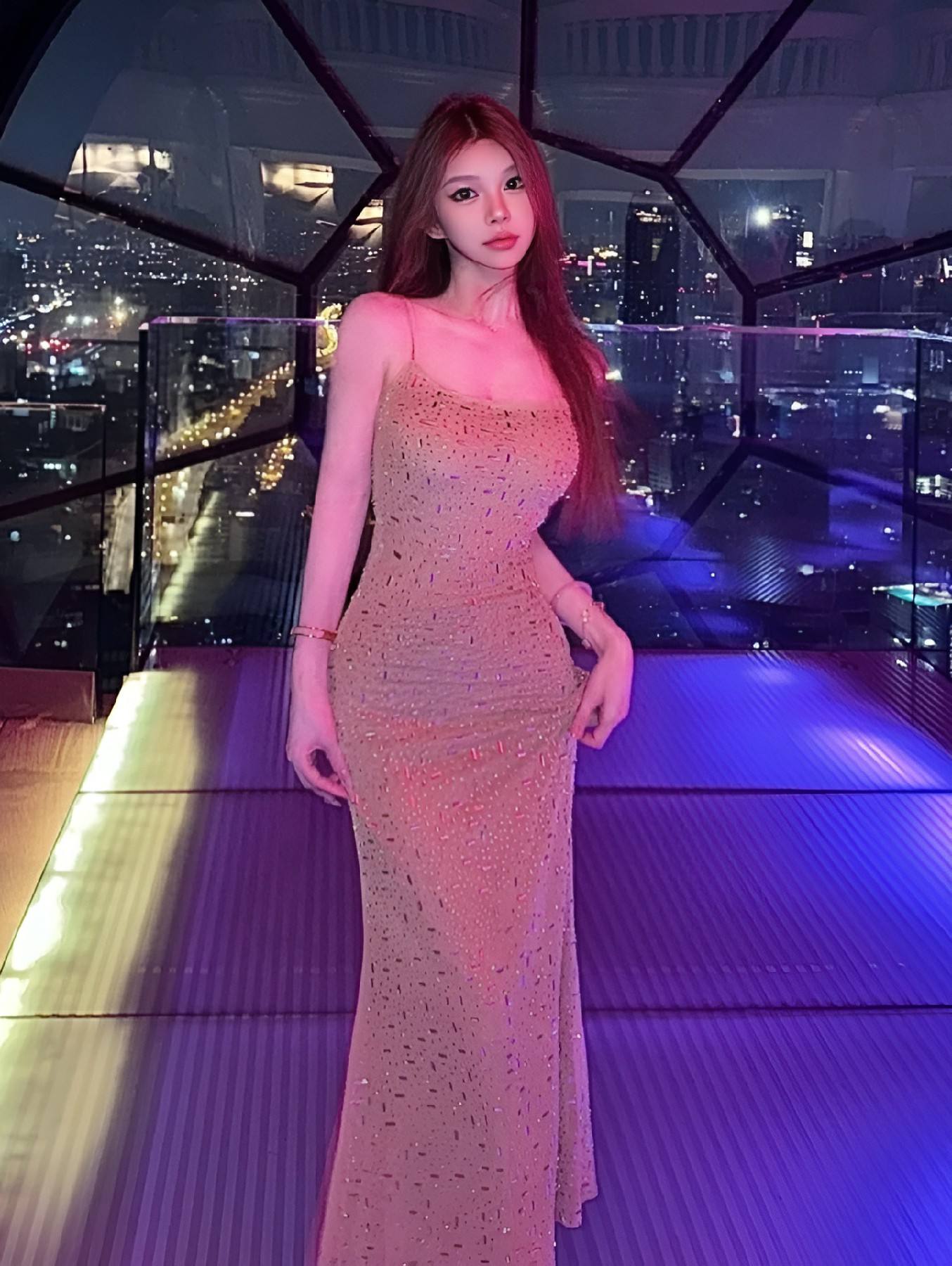 高空夜景下的亮片裙氛围感穿搭