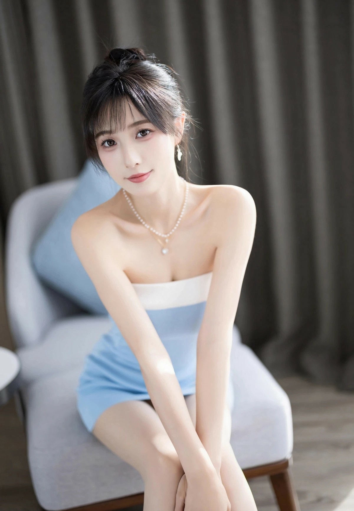 浅蓝抹胸裙穿搭 温柔清冷氛围感直接拉满