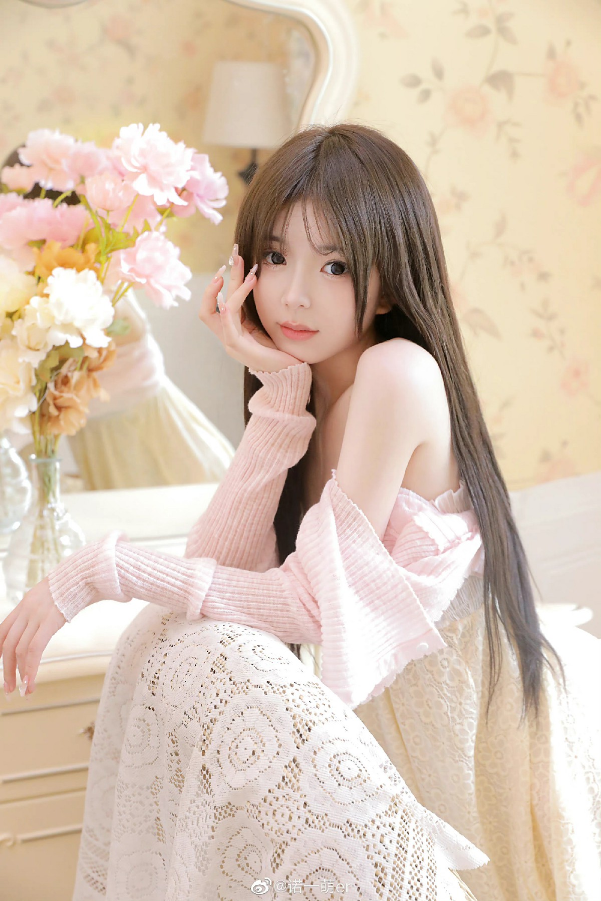 软萌甜系少女居家写真 满溢温柔氛围感