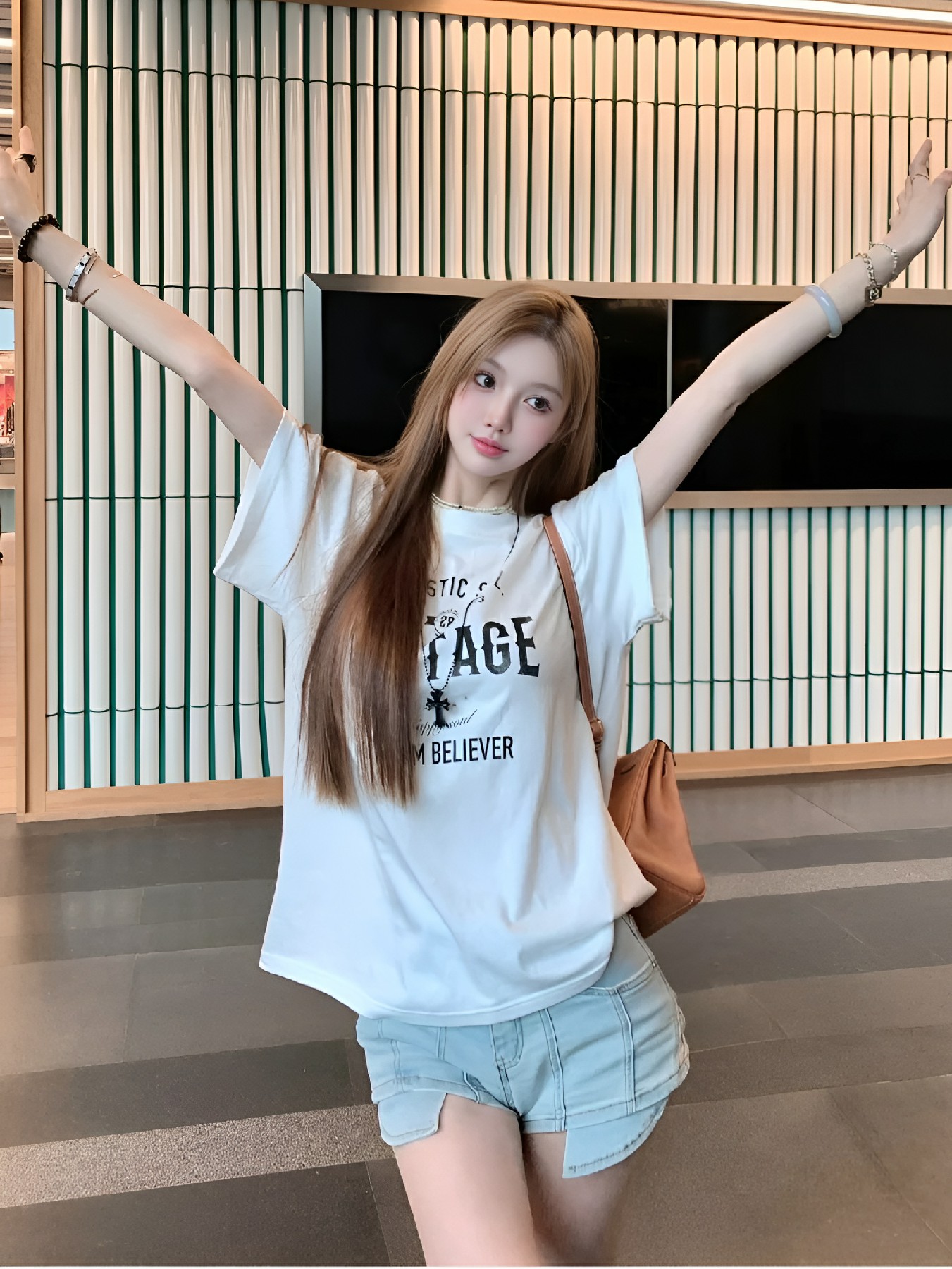 夏日清爽穿搭 白T牛仔短裤超吸睛