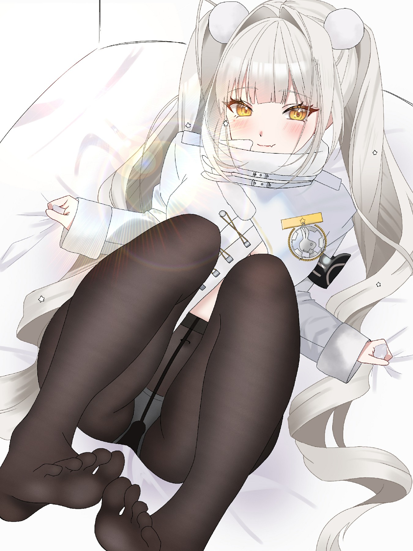 银发双马尾软萌少女的黑丝氛围感穿搭