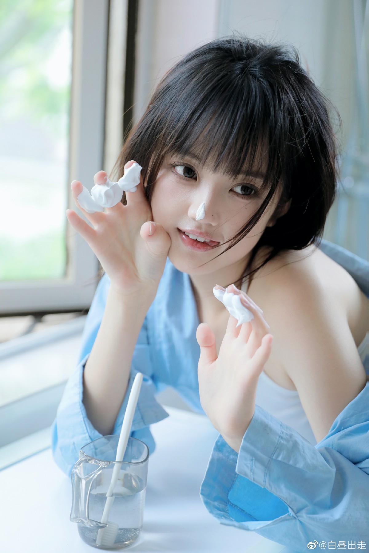 清新居家少女洁面随拍 满是清爽治愈感