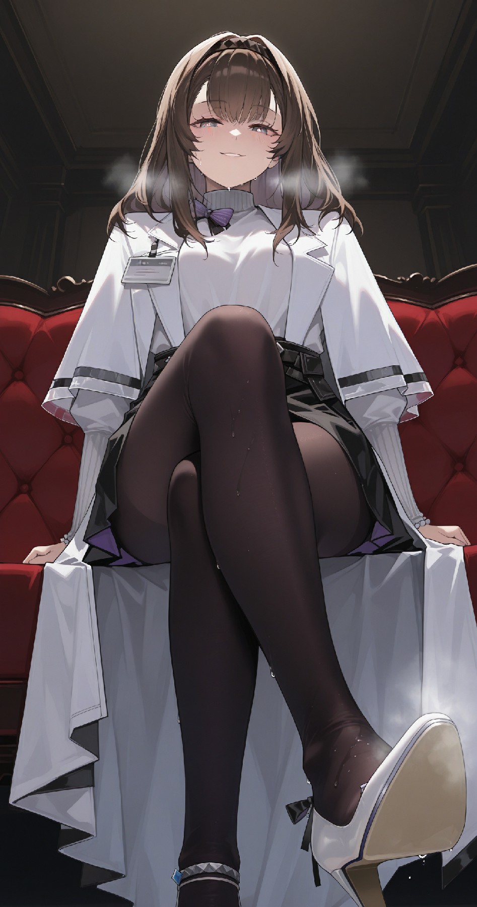 棕发御姐慵懒斜坐尽显职场飒爽气质