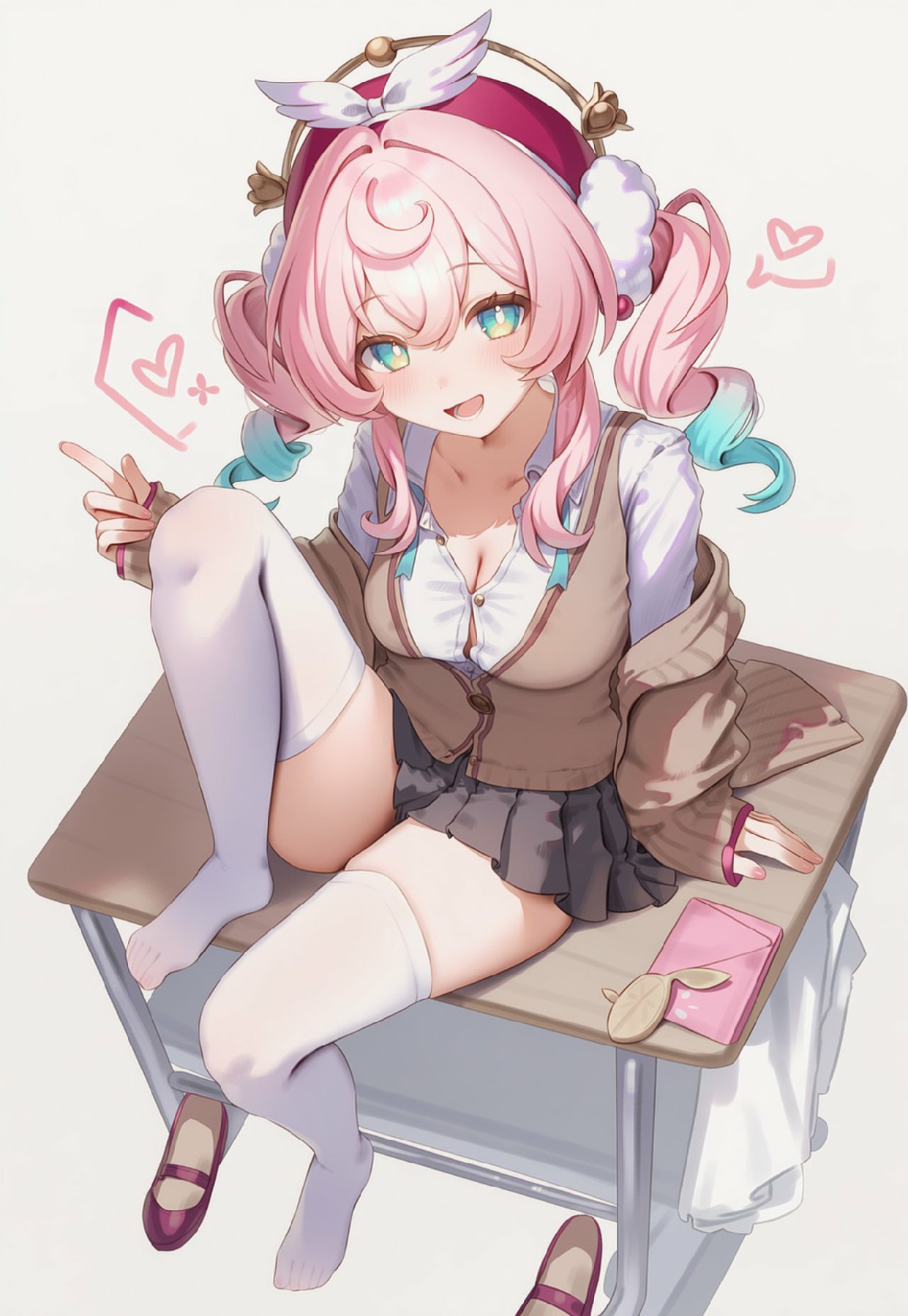 粉发双马尾少女的校园可爱瞬间