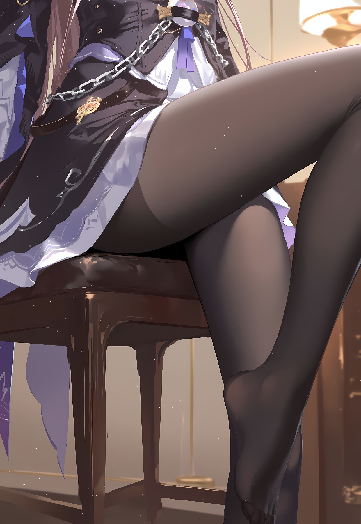 二次元精致穿搭：黑丝搭配链条装饰的美感