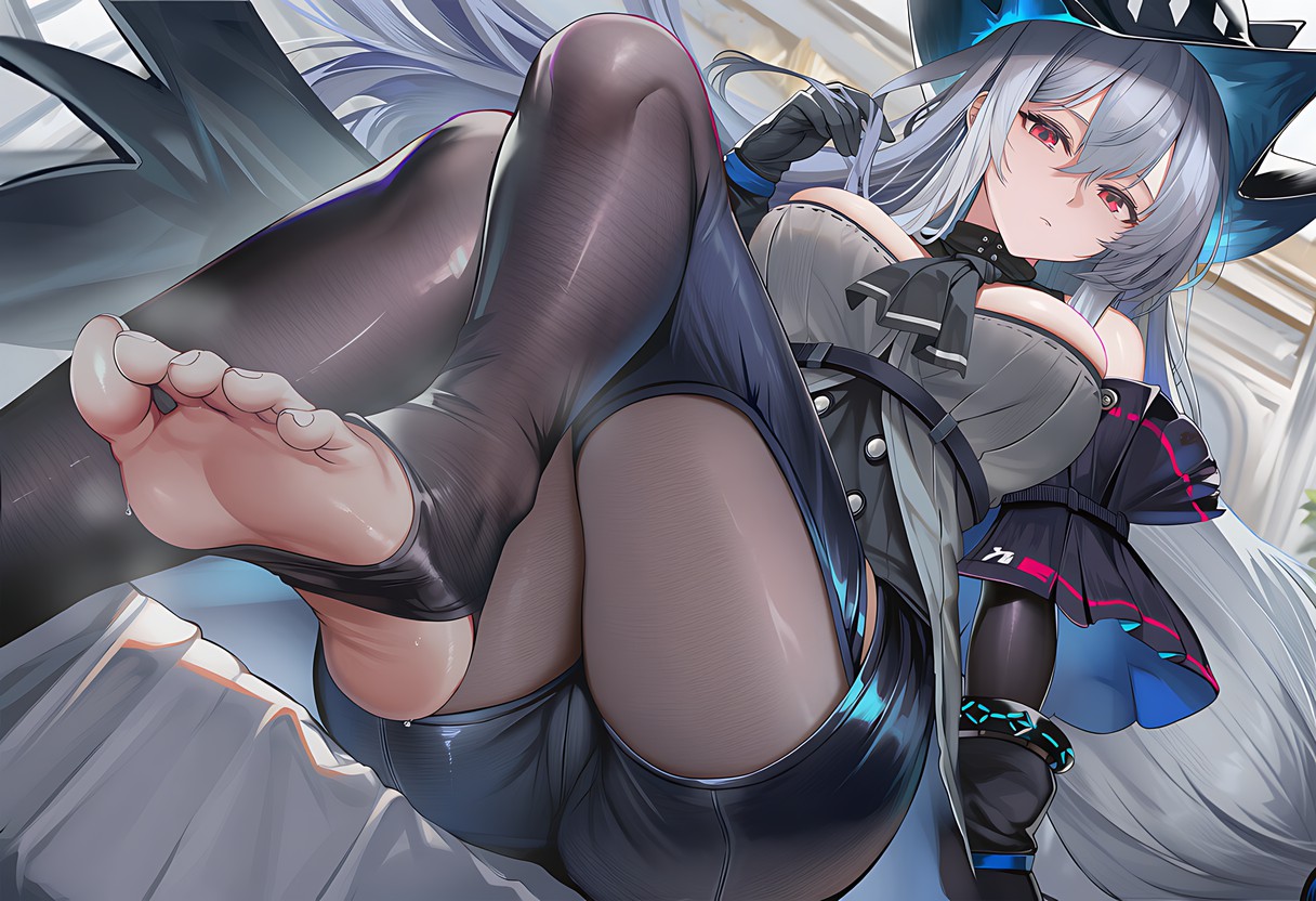 足控福利！银发黑丝美足少女魅力值爆棚