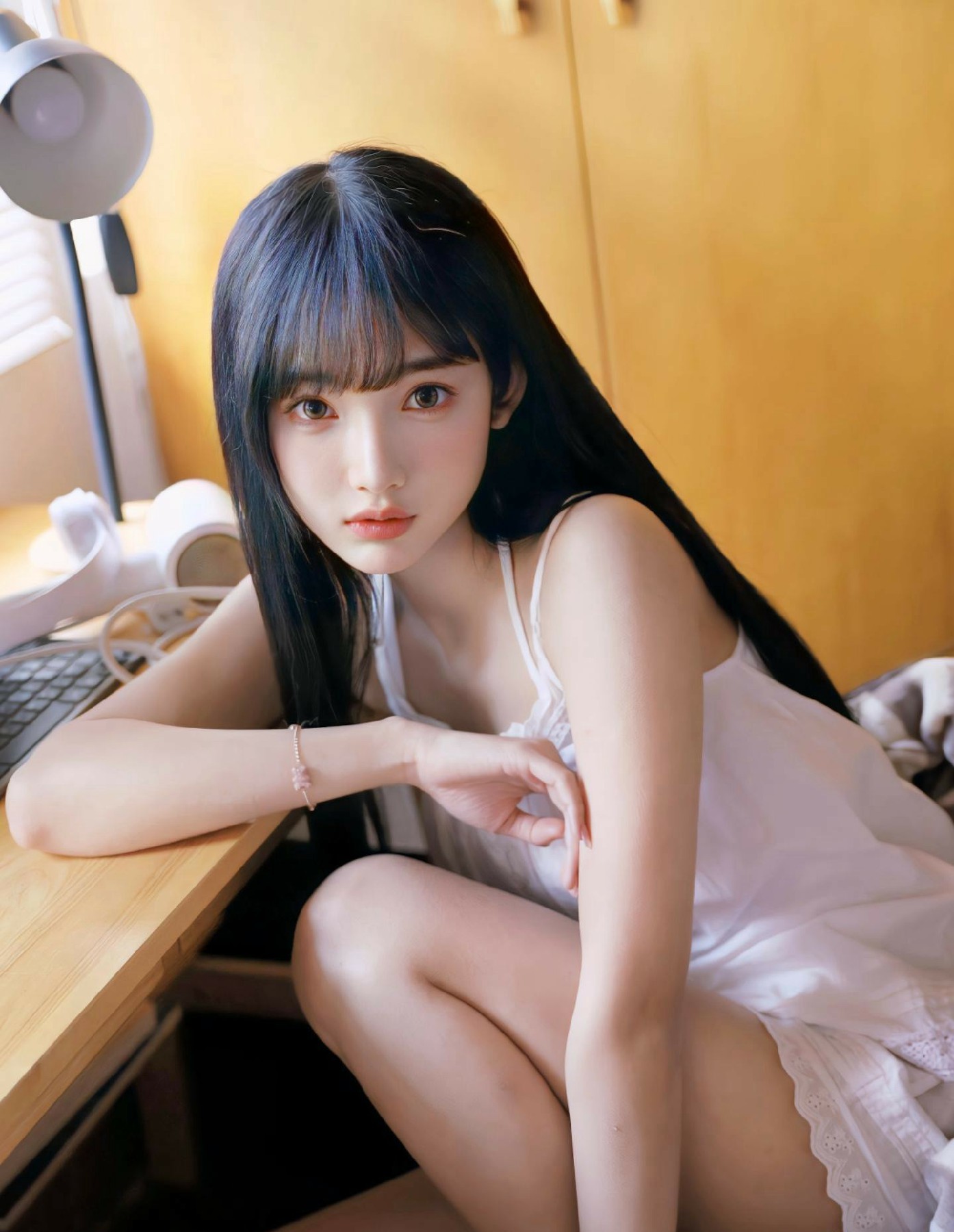 午后阳光里的温柔氛围感少女日常