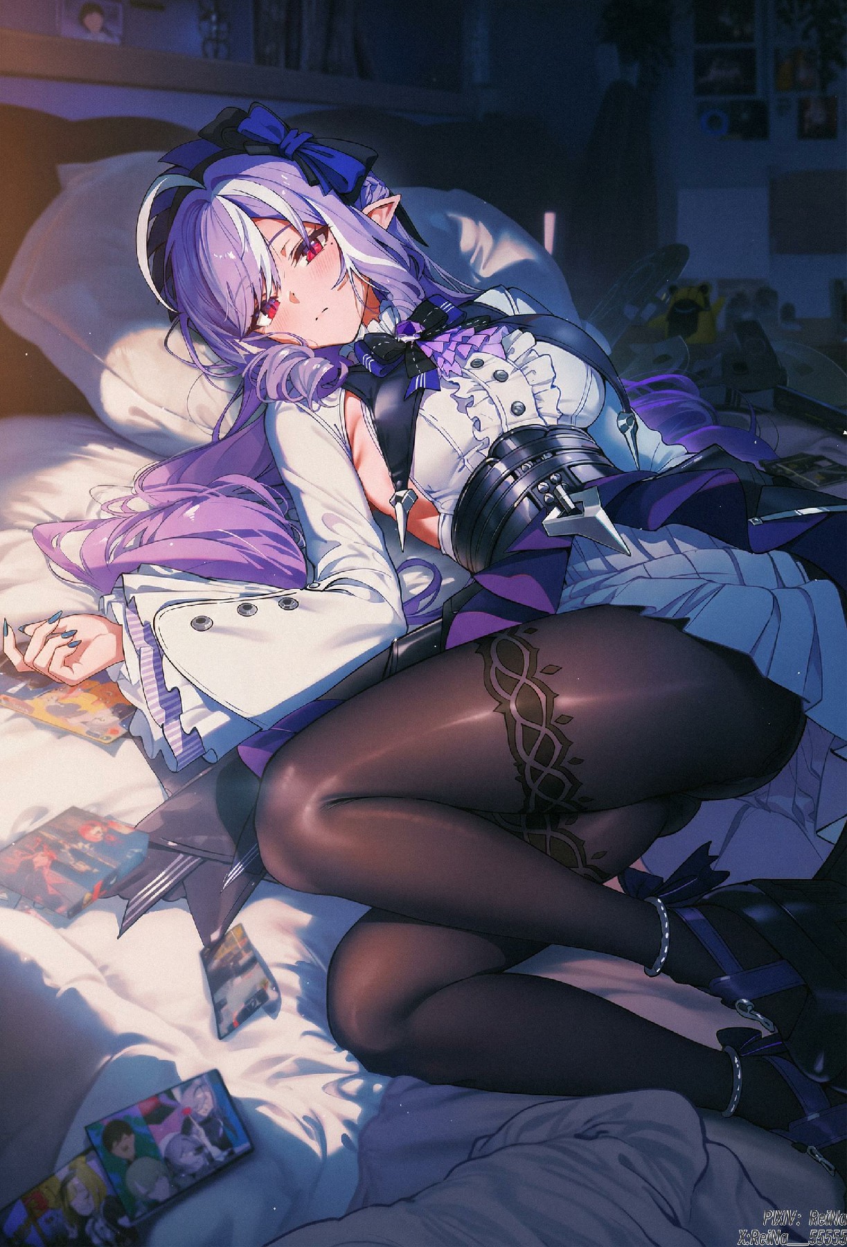 梦幻紫发少女的慵懒卧床时刻