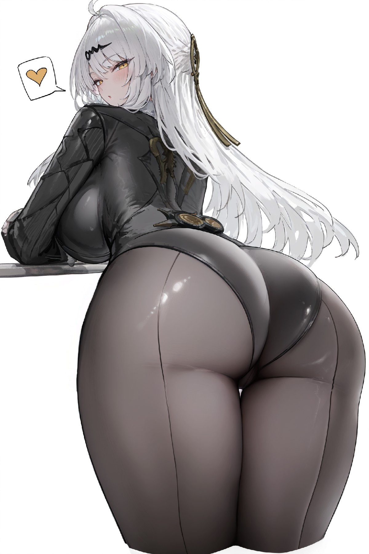 银发动漫少女紧身装尽显傲人身材