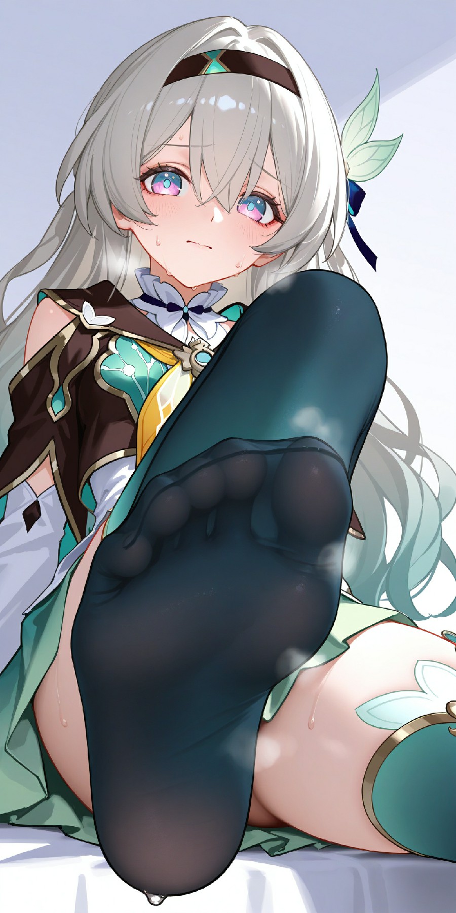 星穹铁道流萤娇羞垂泪，黑丝足底尽显媚态