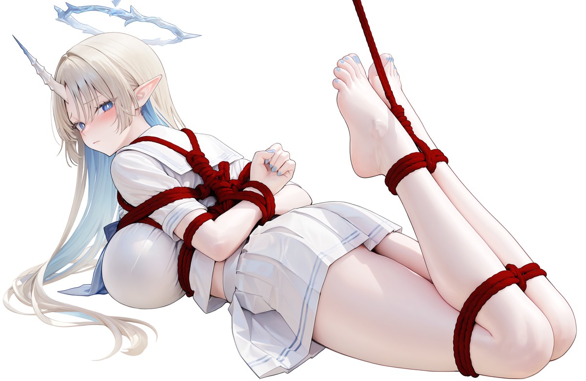 银发精灵少女红绳束缚水手服造型超亮眼