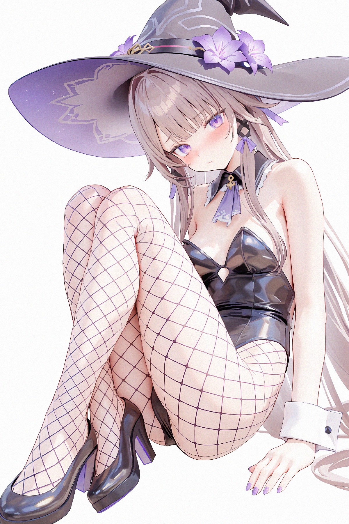 戴宽檐巫帽穿兔女郎装的紫瞳浅发少女