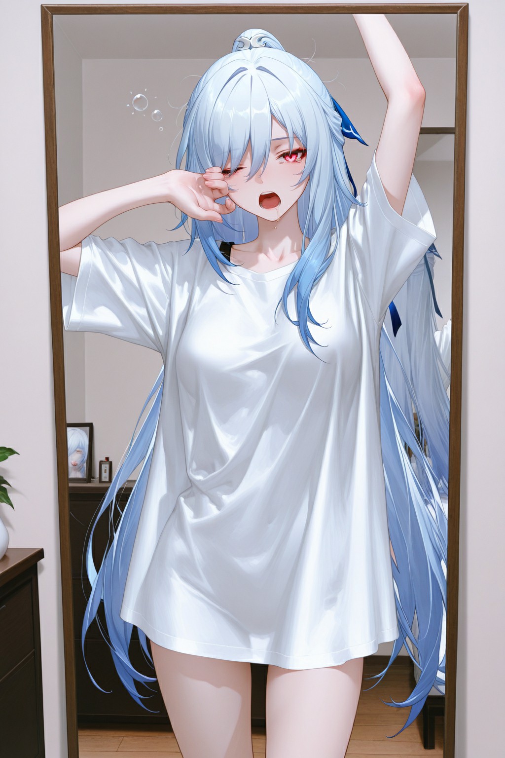 蓝发少女清晨打哈欠的慵懒瞬间