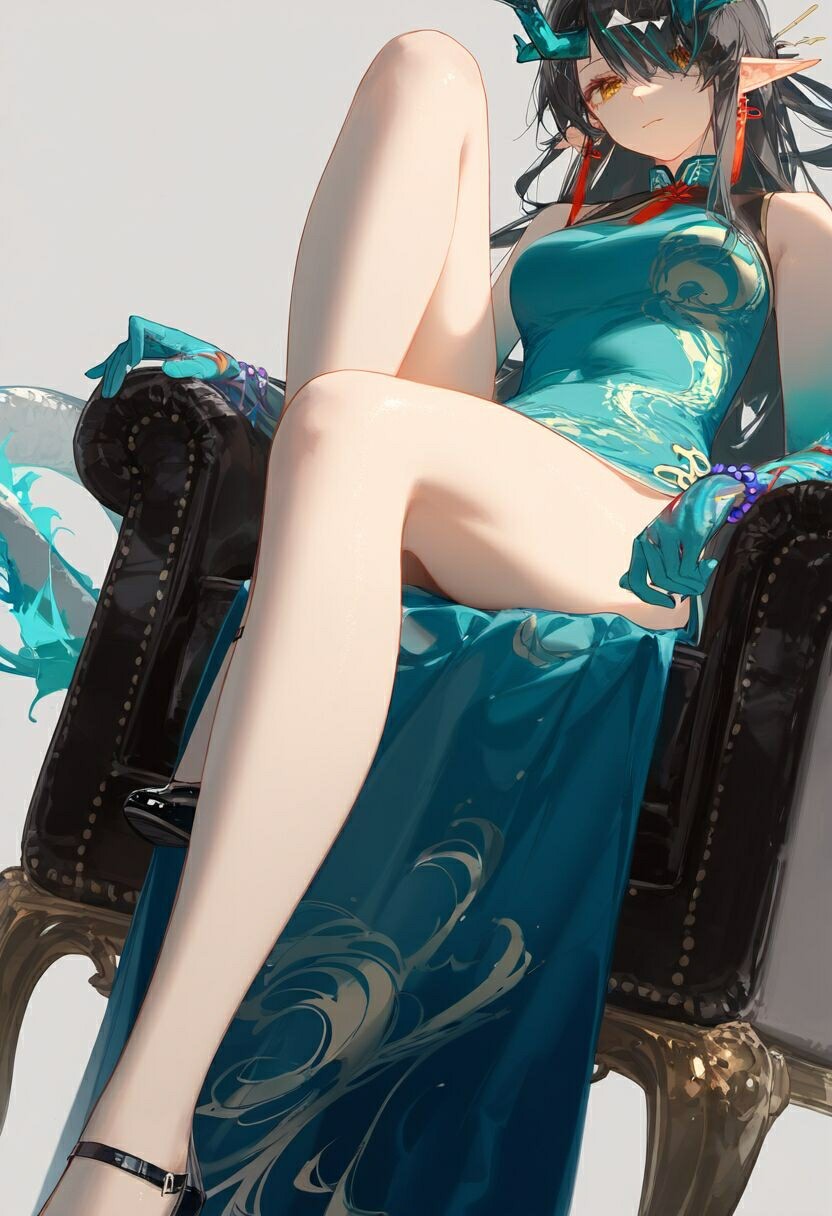 国风龙系少女旗袍慵懒坐姿