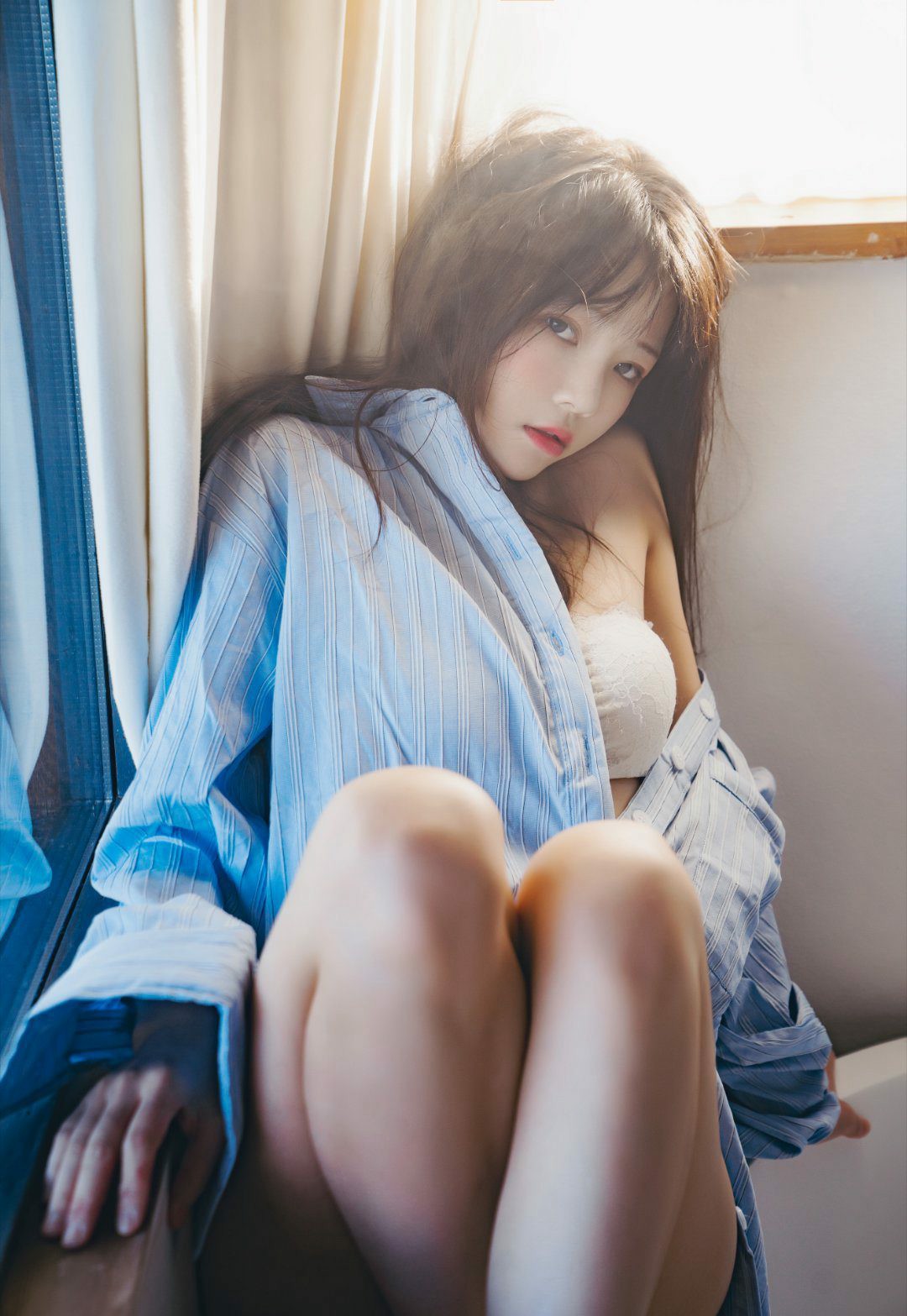 慵懒氛围感的窗边穿搭造型