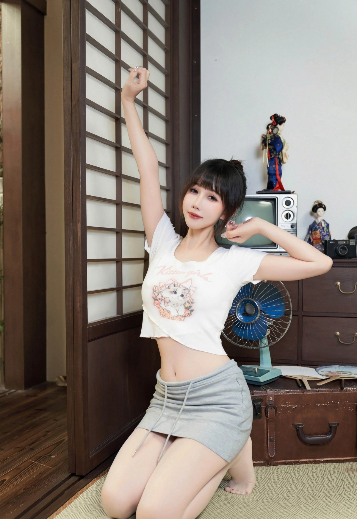 日系复古居家场景里的清甜少女写真大片