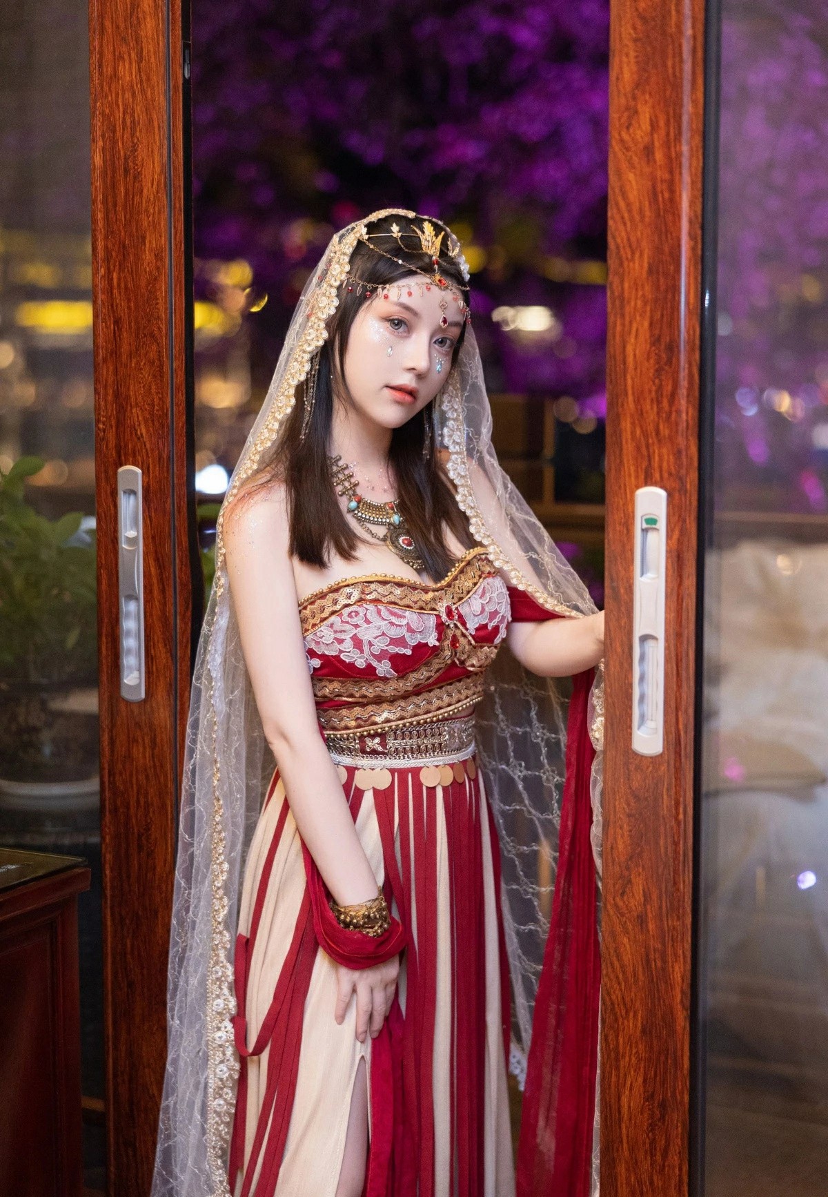 异域公主风穿搭｜氛围感拉满的华丽造型