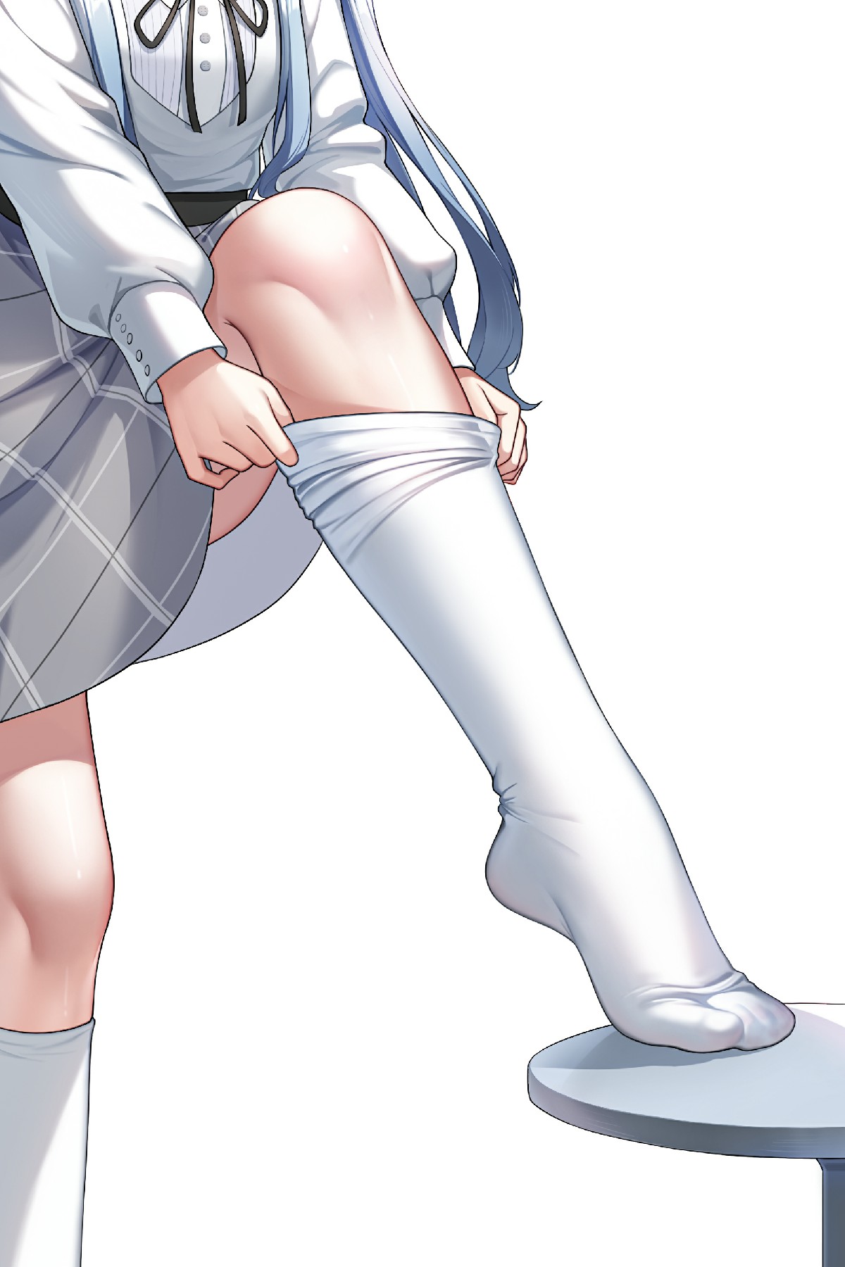 制服少女调整白袜的青春瞬间