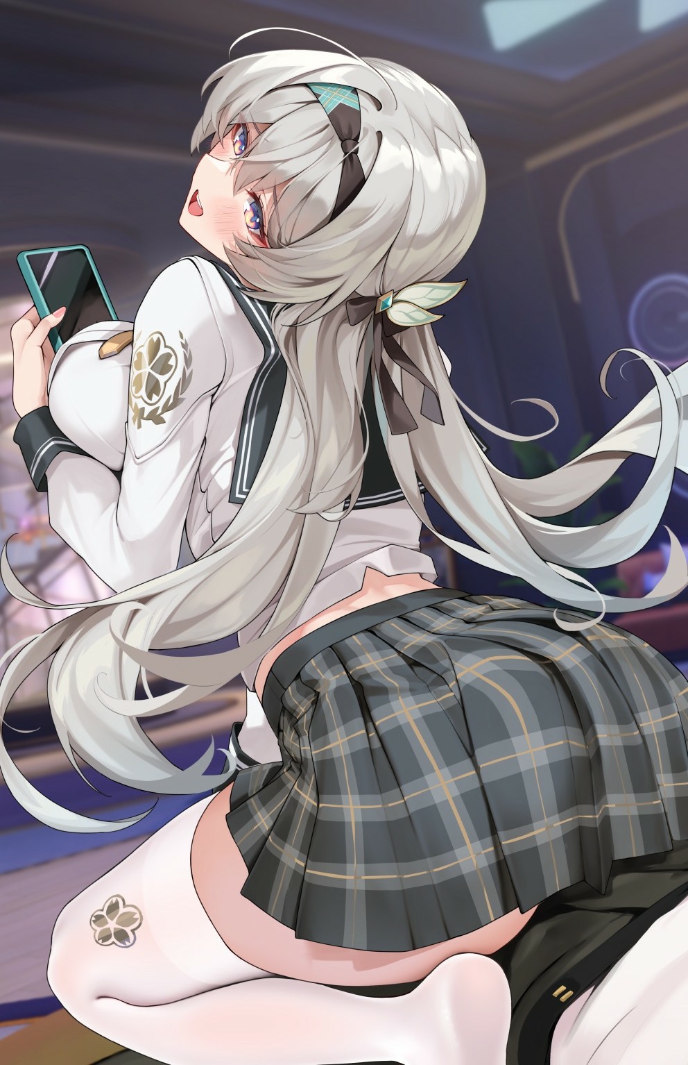 银发少女水手服造型 元气满满超吸睛