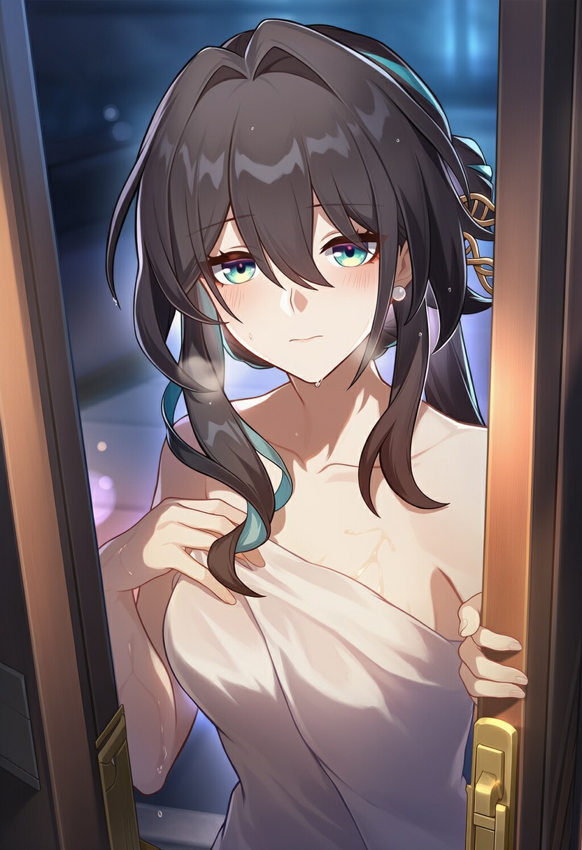 刚出浴的少女，躲在门后有点小紧张