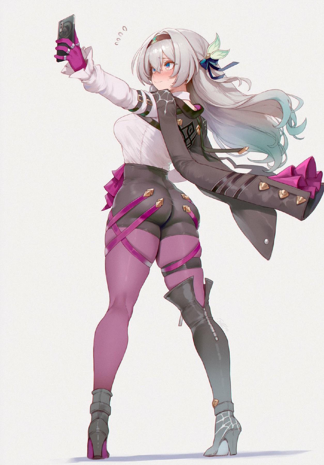 银发蓝瞳美少女自拍，时尚穿搭超吸睛