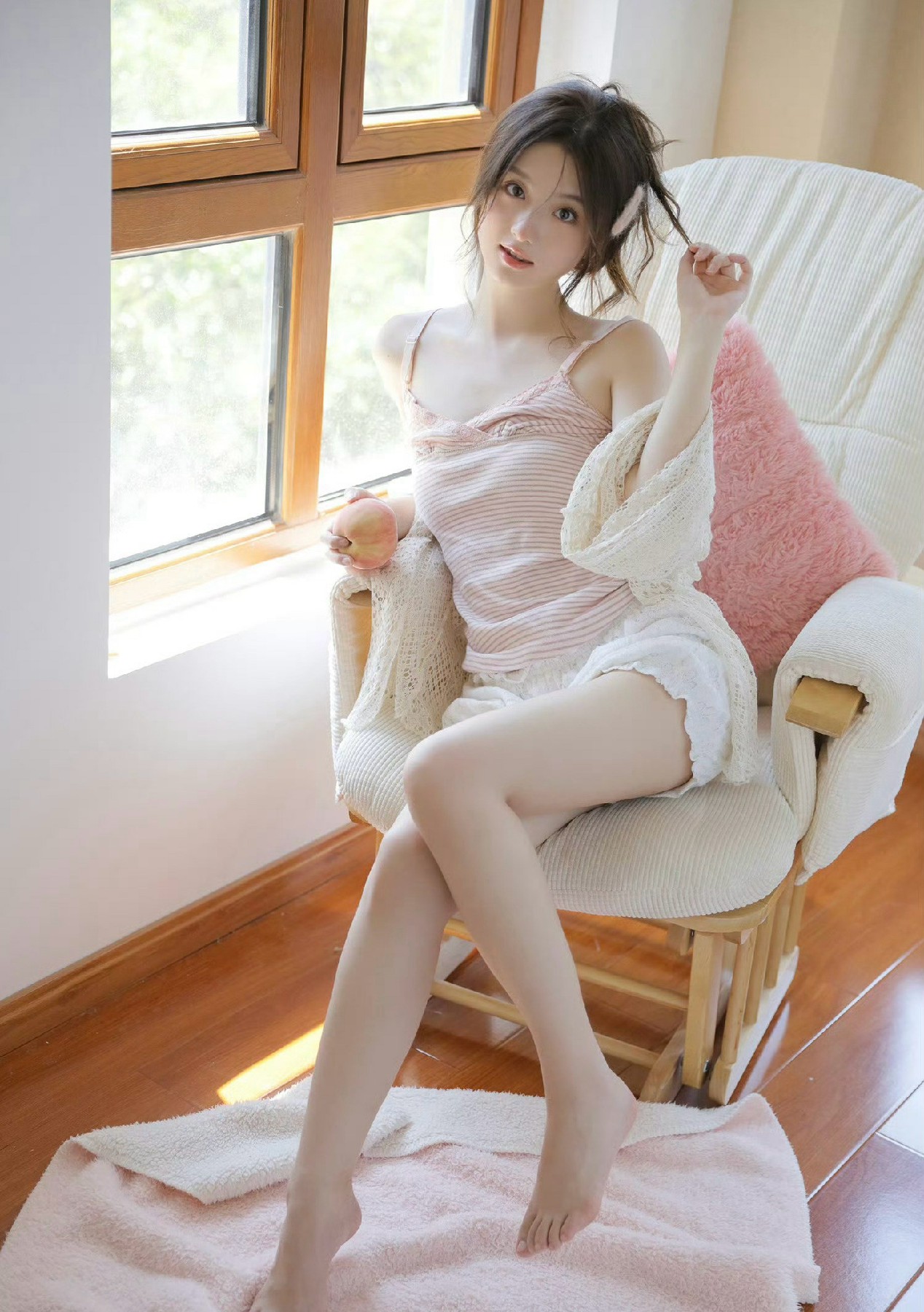 少女的惬意午后时光