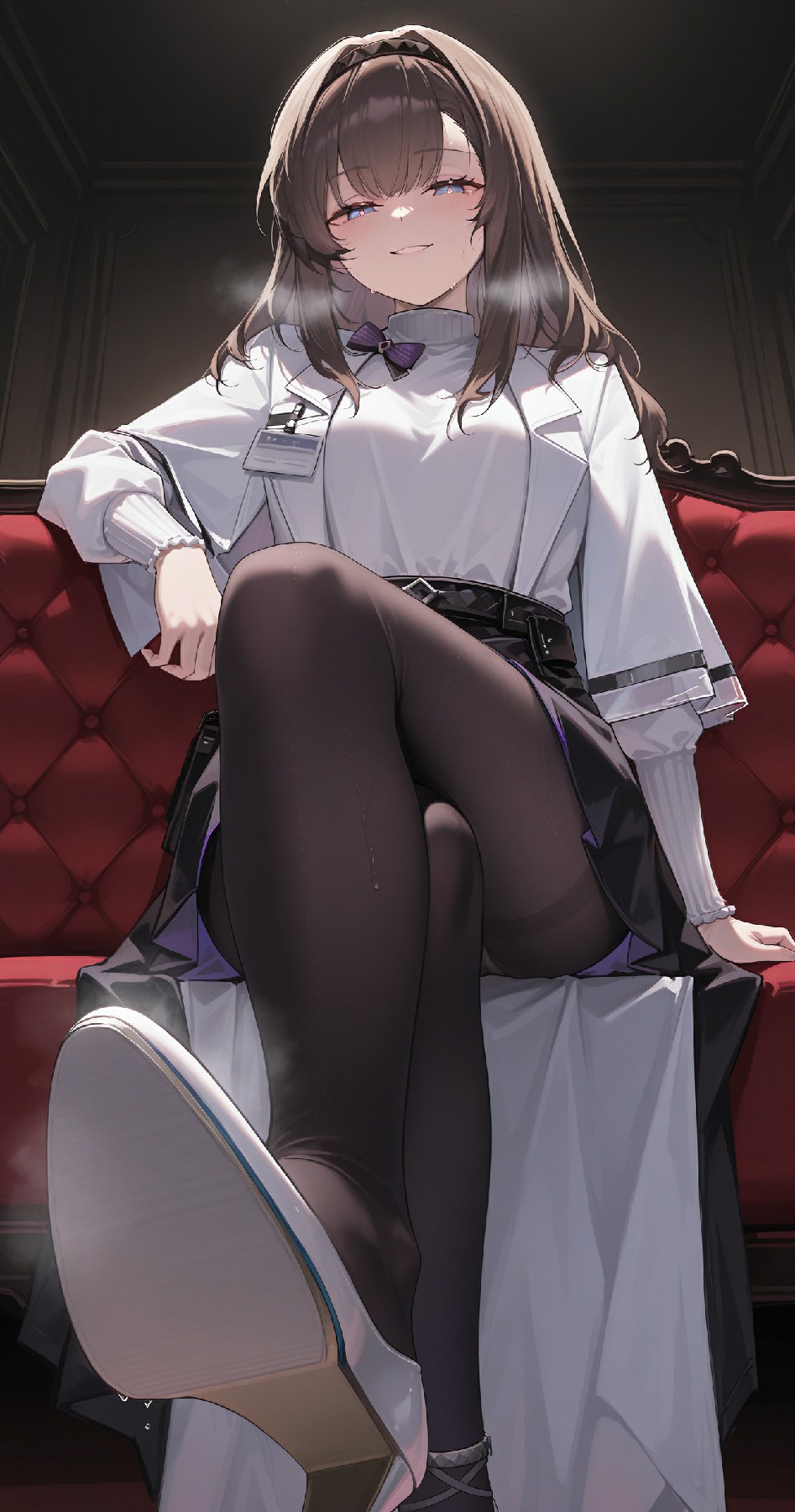 白衬衫黑丝少女的红沙发慵懒坐姿