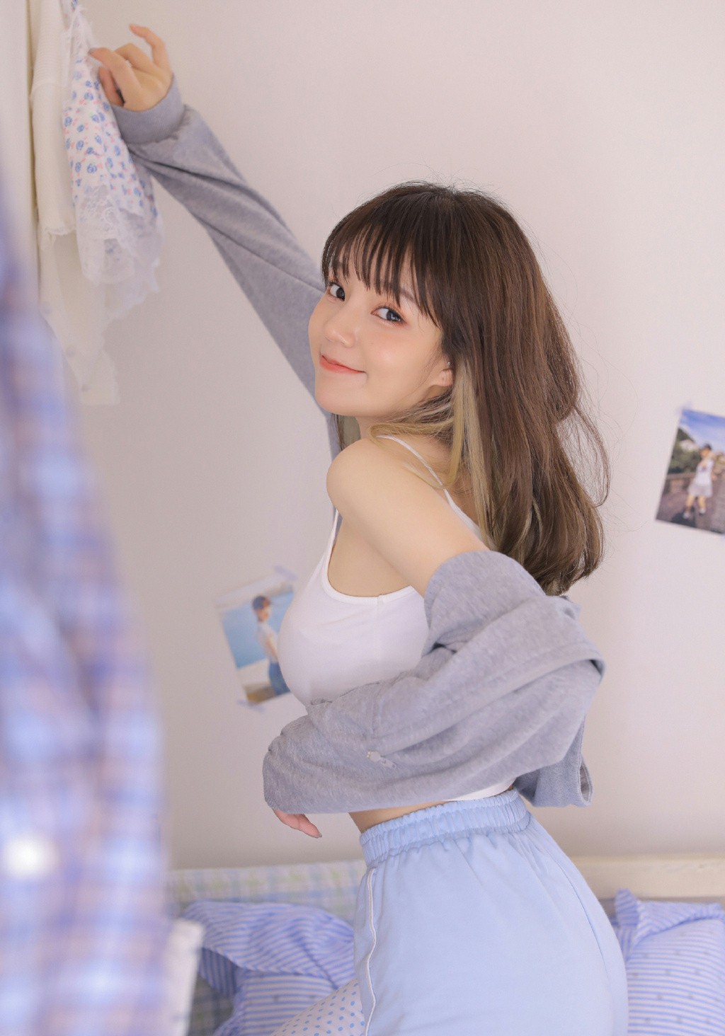 卧室里的惬意日常瞬间