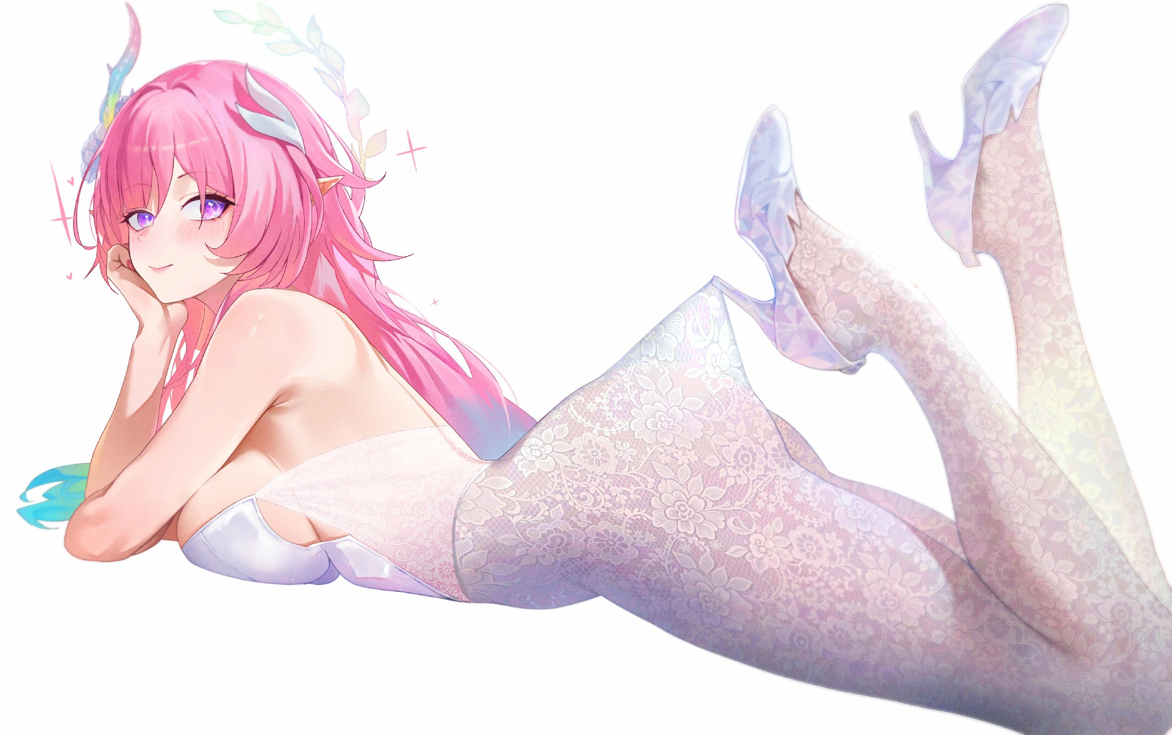 梦幻粉发少女的优雅躺姿