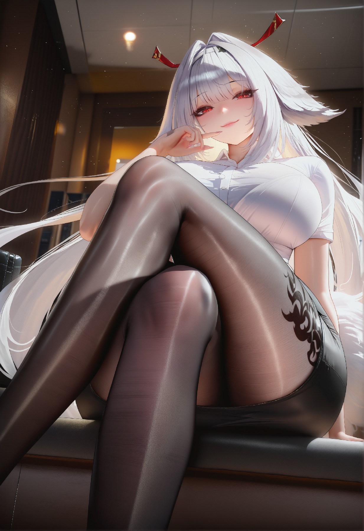 银发御姐黑丝白衬衫，职场风超带感