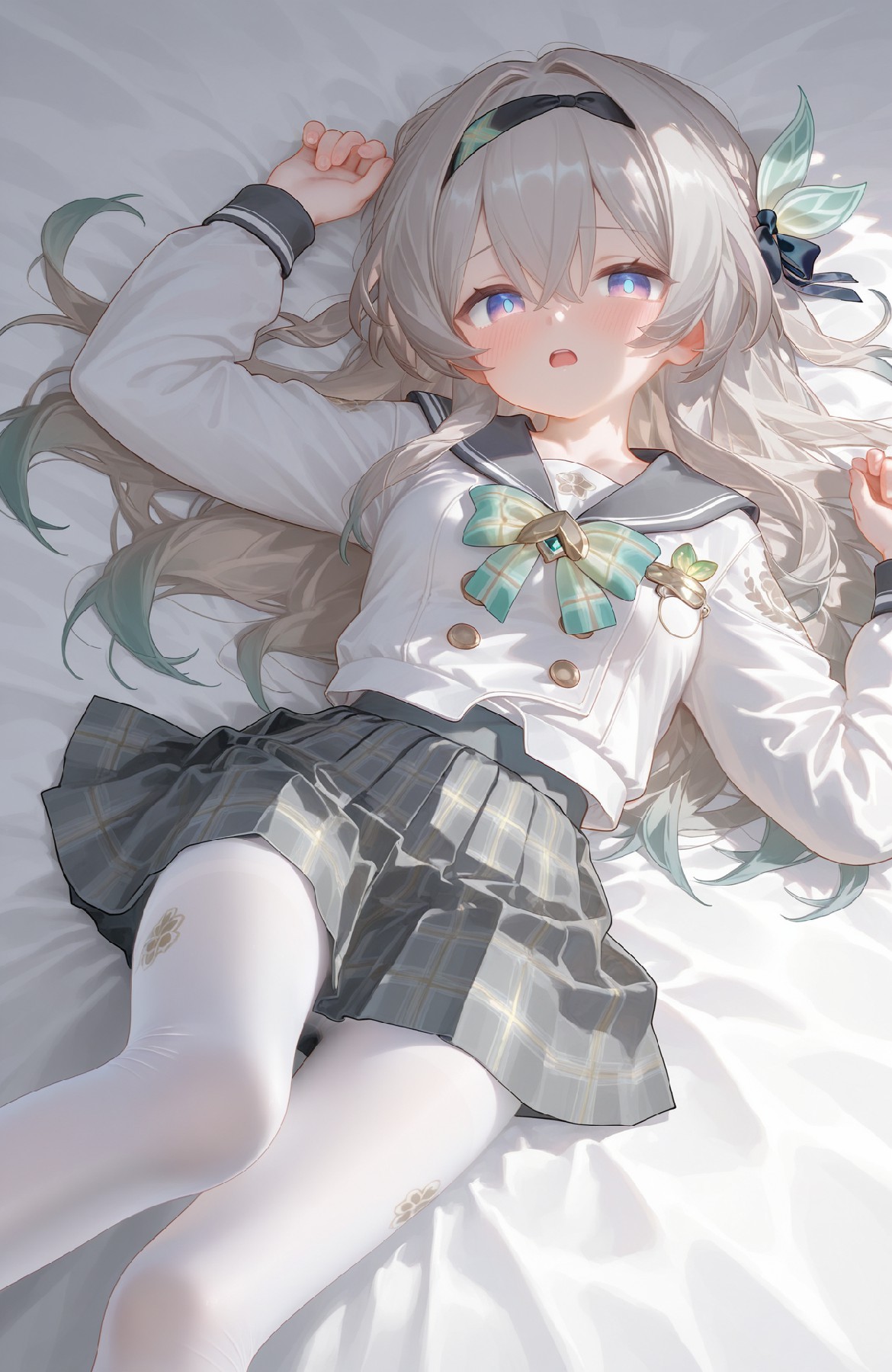 银发蓝瞳JK少女的治愈躺姿