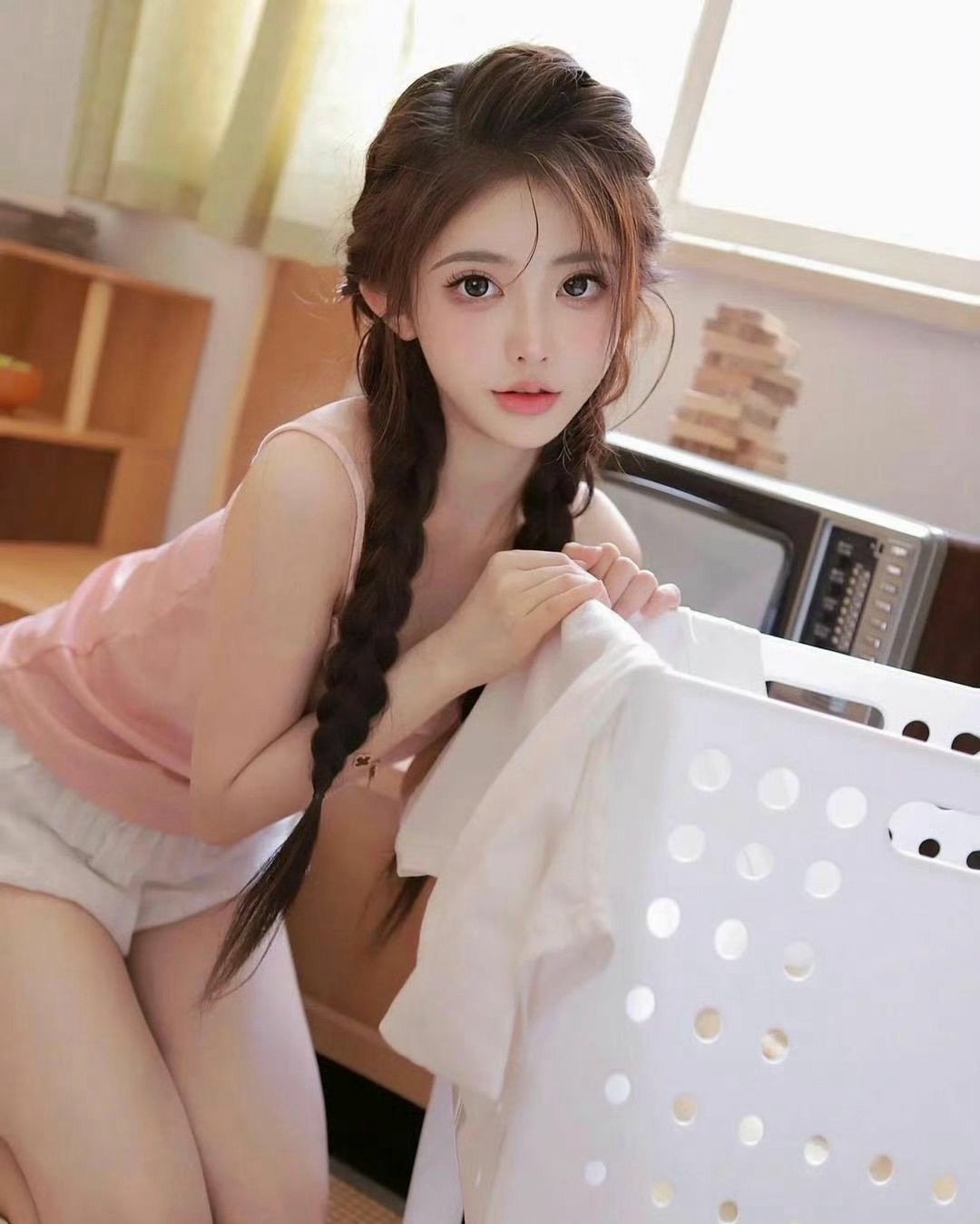 居家软萌少女写真 双麻花辫氛围感直接拉满