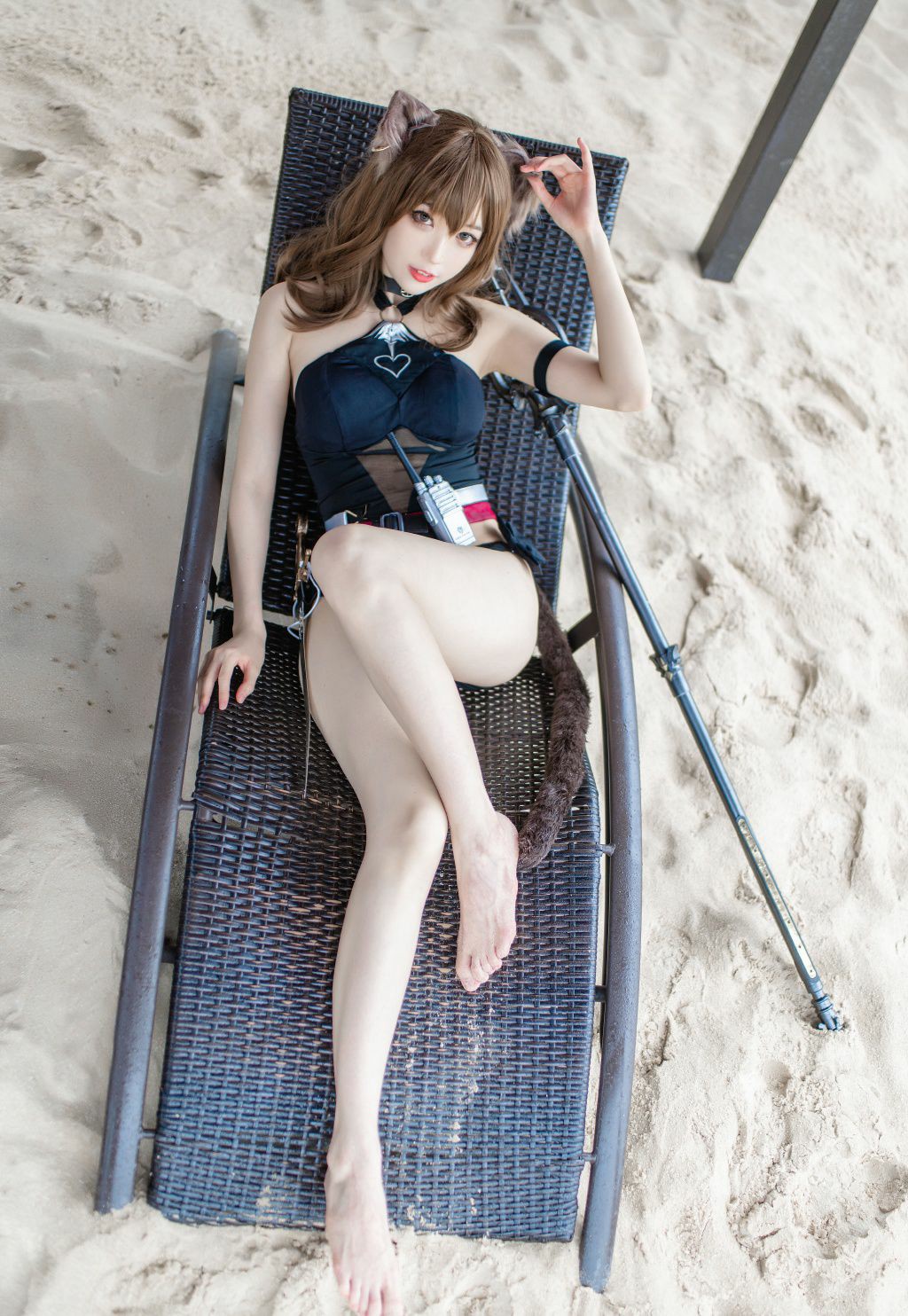 沙滩上的猫耳coser,夏日氛围感拉满