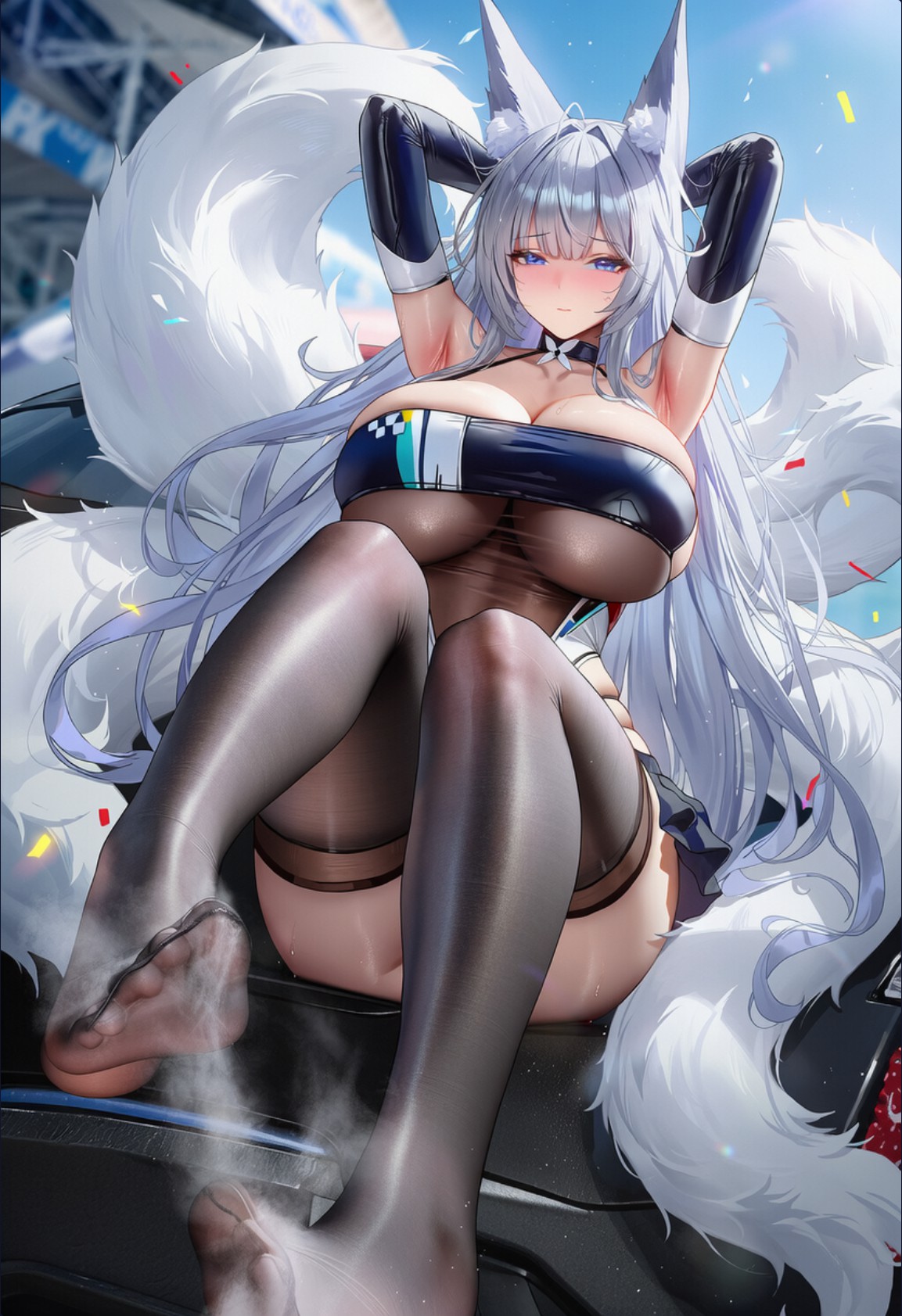 银发多尾狐耳赛车娘 赛场氛围感直接拉满