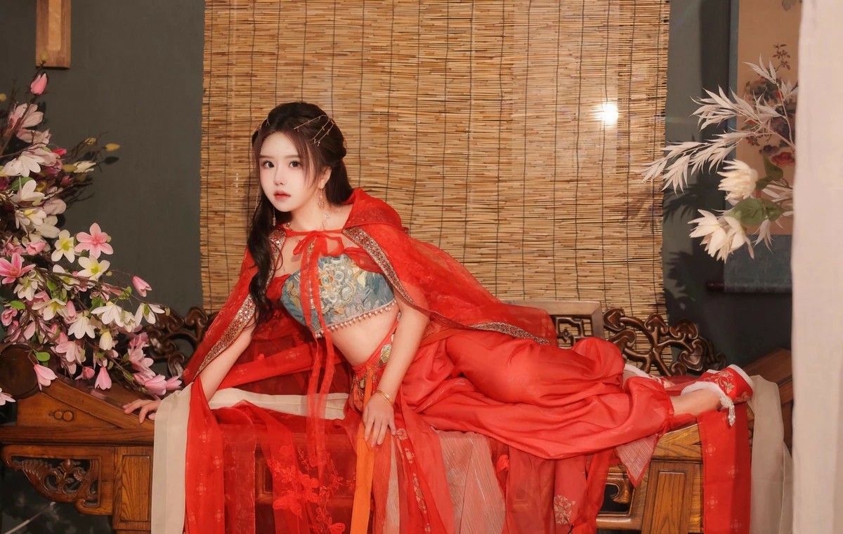 红衣古风少女 氛围感写真绝了
