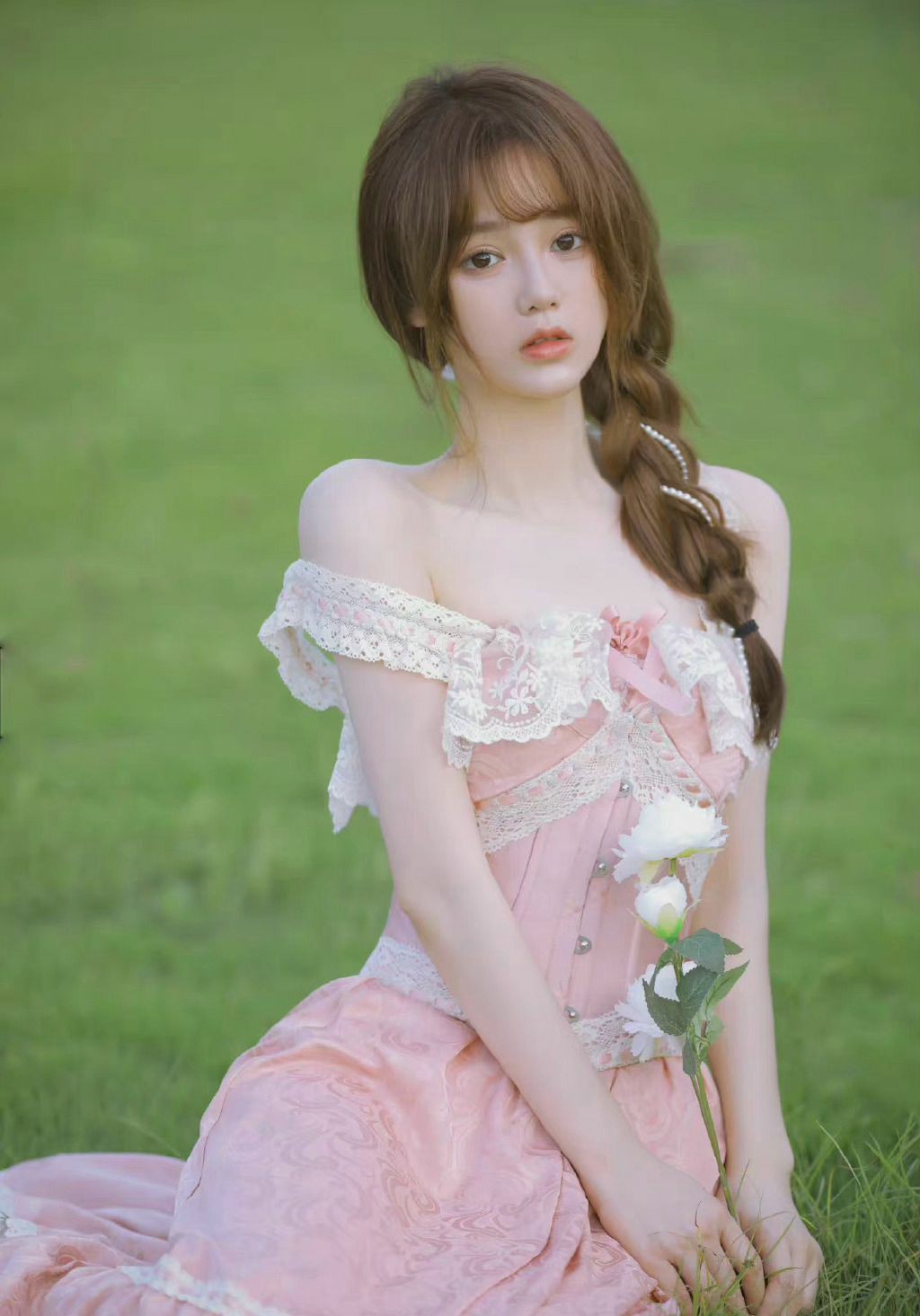 夏季青草地温柔甜美洛丽塔少女氛围感写真