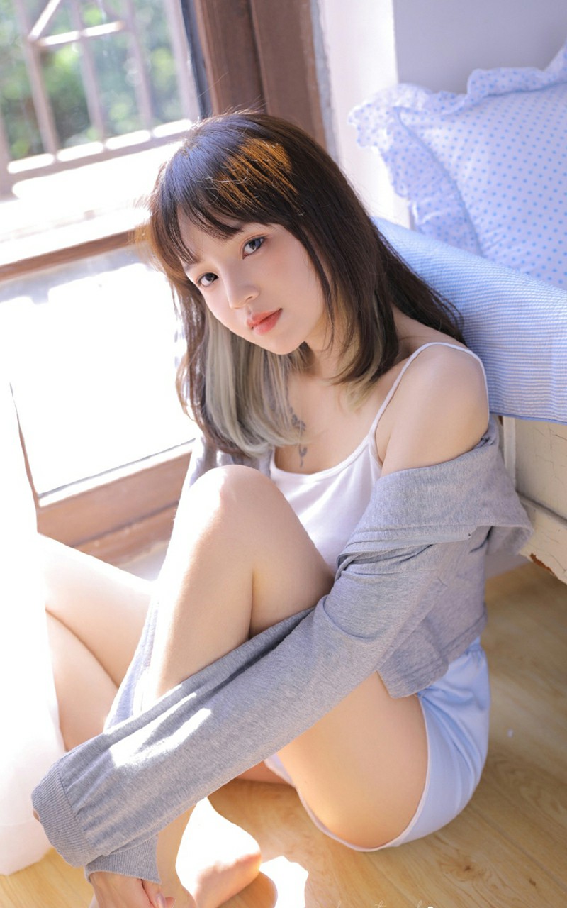 窗边暖阳下的居家休闲甜妹治愈随拍