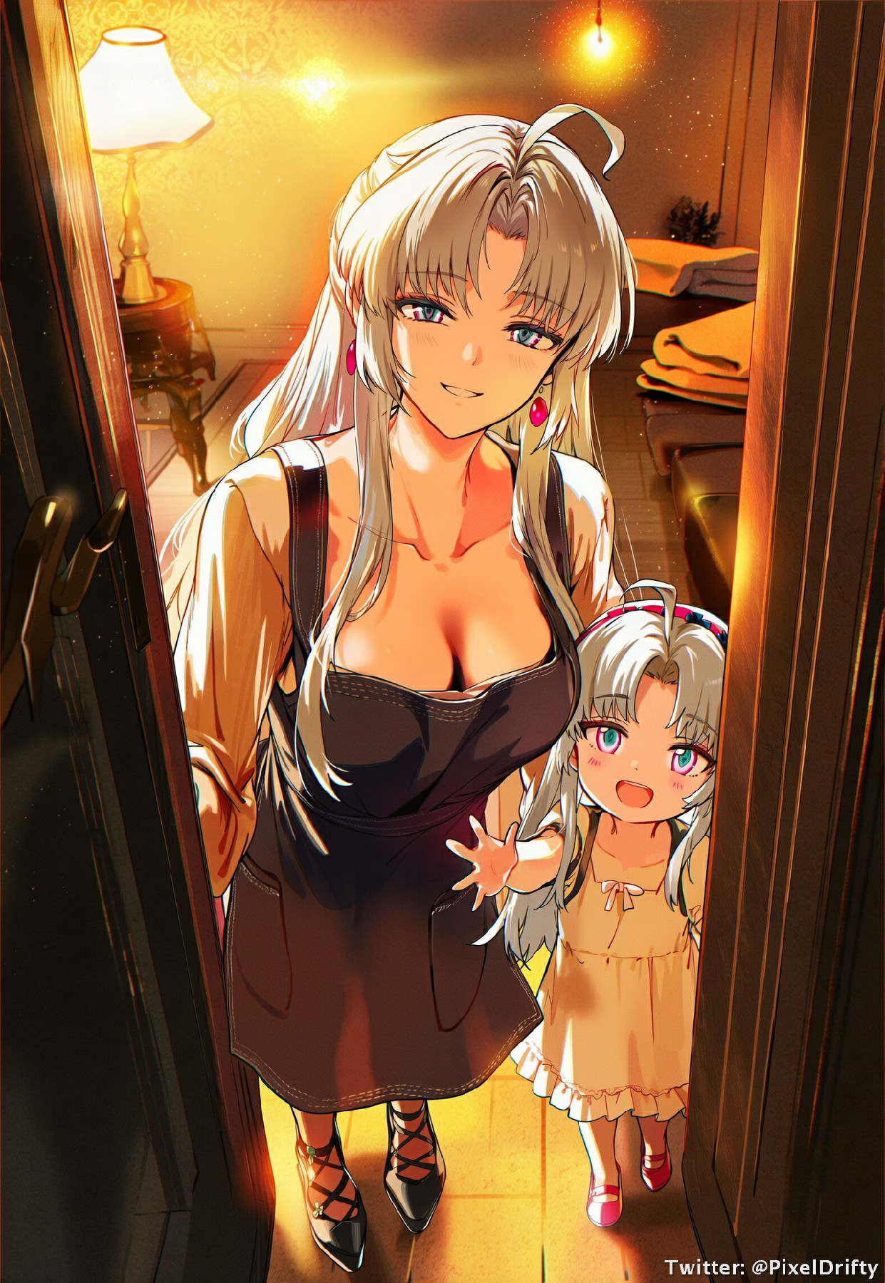 暖光下银发母女的居家温馨瞬间