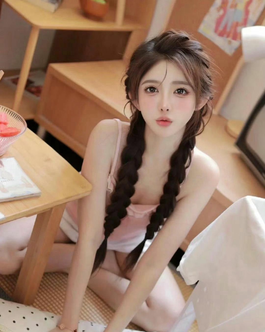 居家温柔麻花辫少女治愈氛围感日常写真