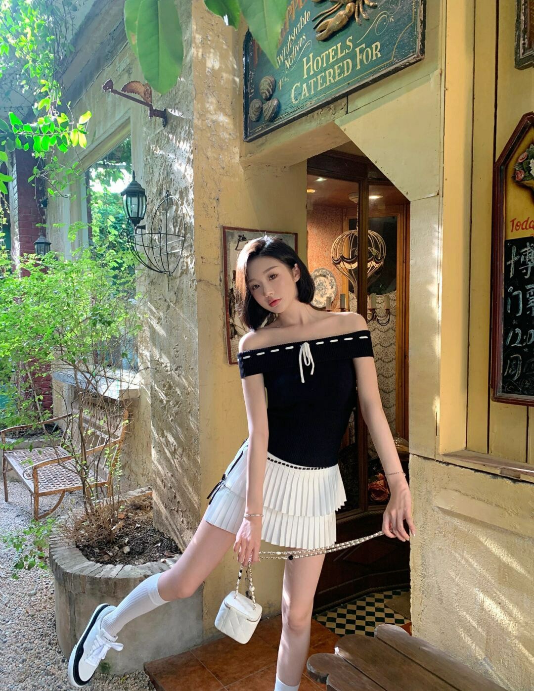 甜酷夏日穿搭分享 打卡复古氛围感街边小店