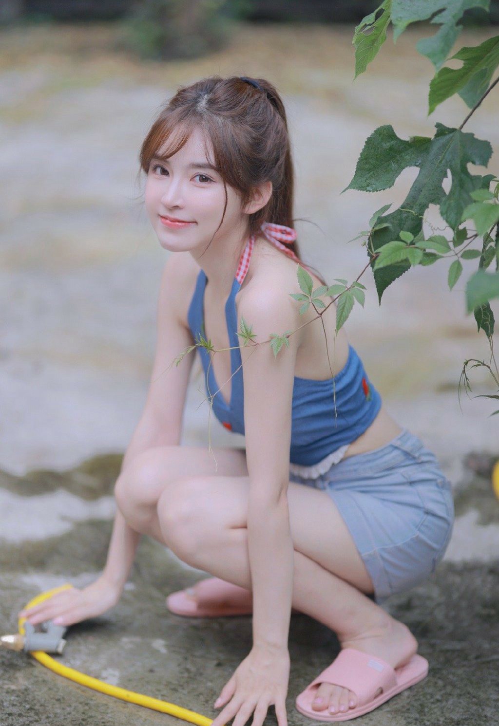 夏日小院清甜少女休闲随拍氛围感超足