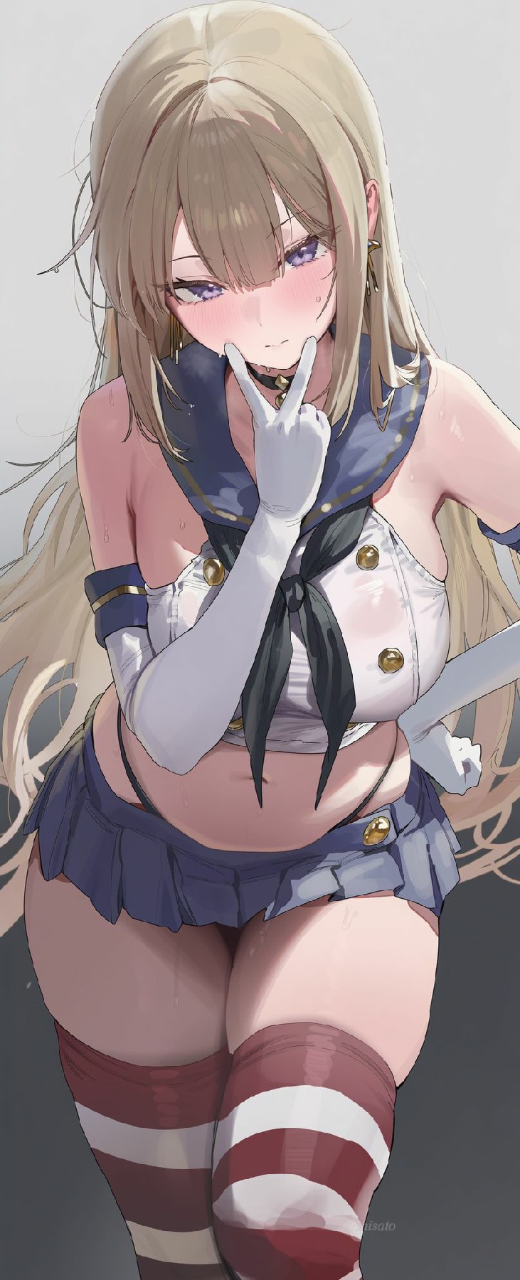 金发水手服美少女的俏皮性感造型